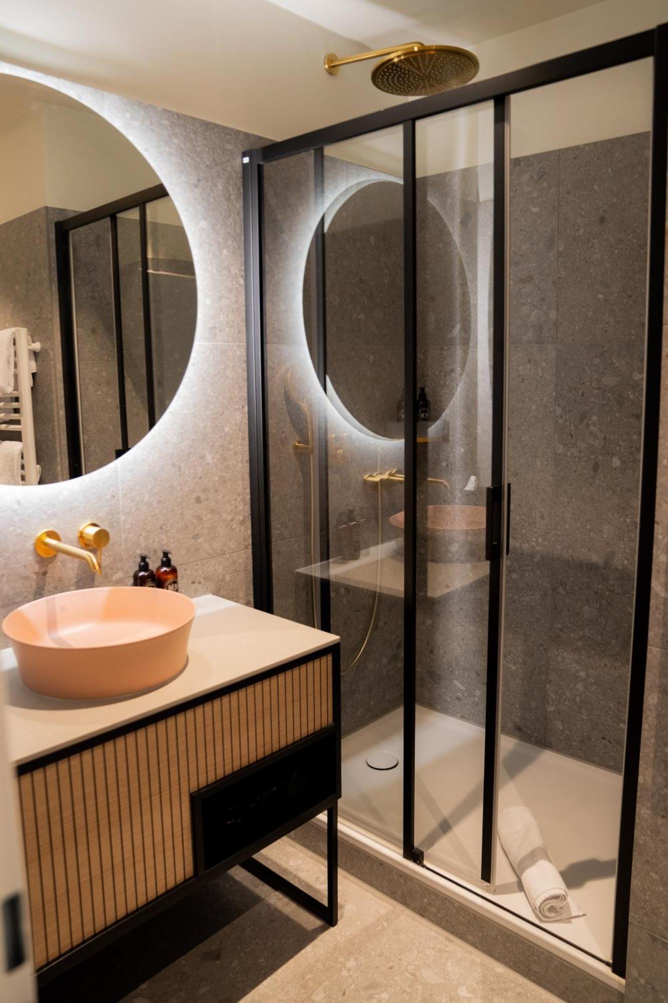 Aparthotel New Opening! Digital Check-in - Park By Charly