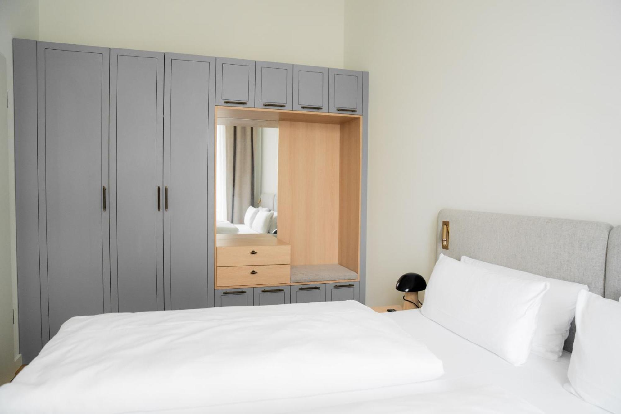 Aparthotel New Opening! Digital Check-in - Park By Charly *